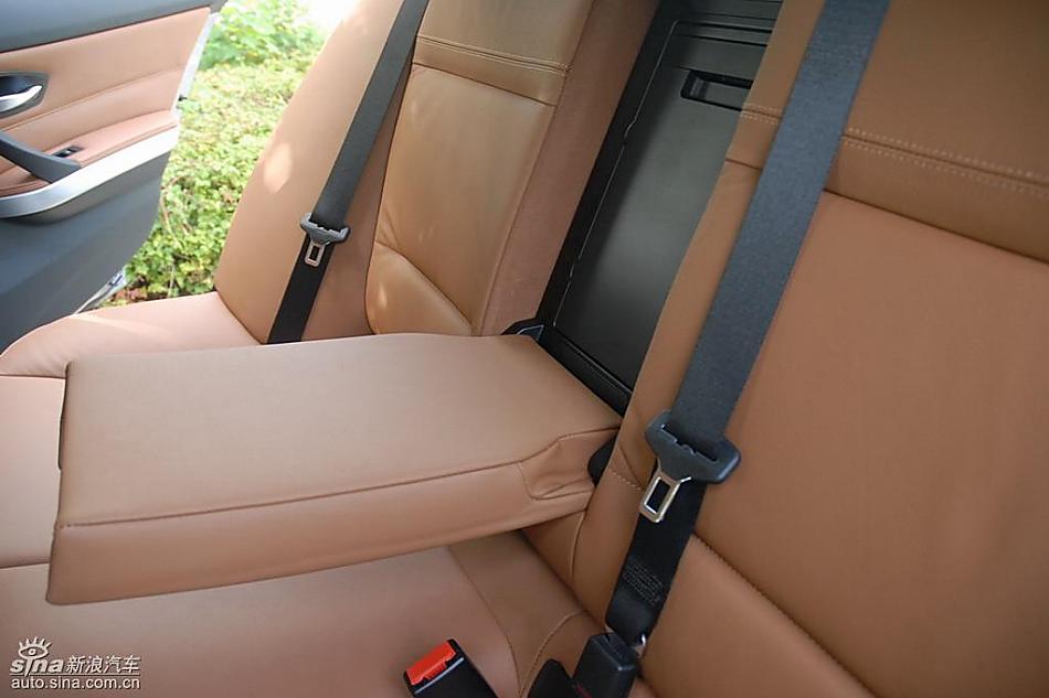 09款宝马3系轿车内饰