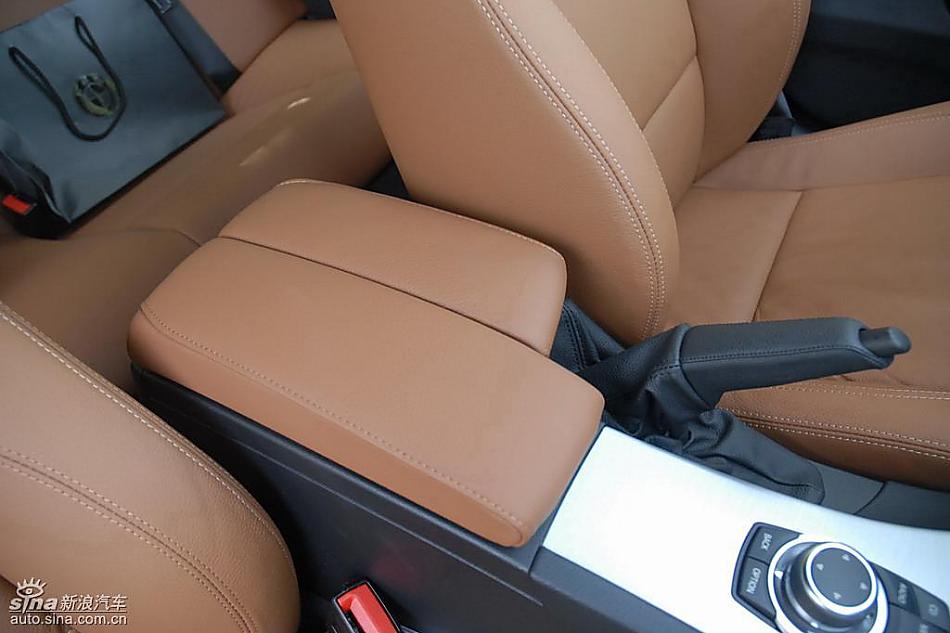 09款宝马3系轿车内饰
