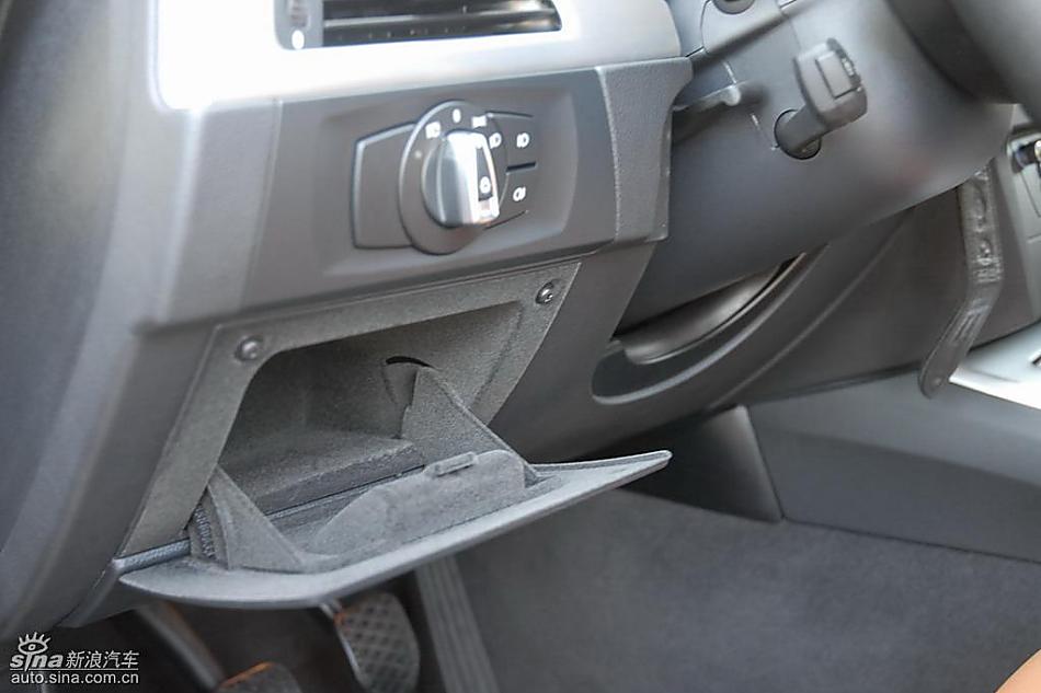 09款宝马3系轿车内饰