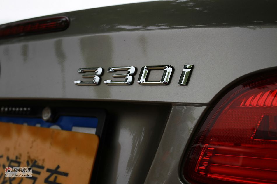 宝马330i敞篷轿跑车