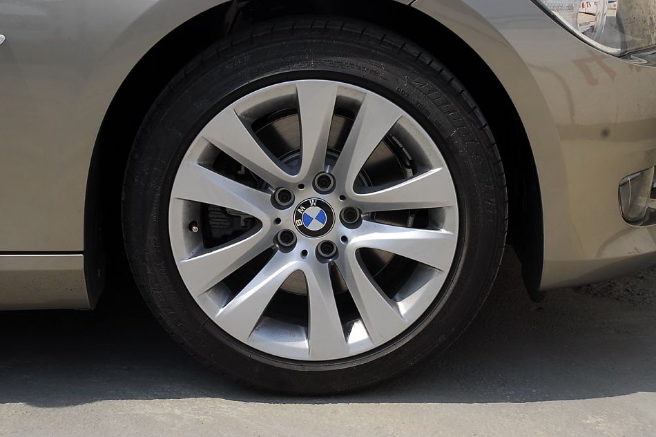 进口宝马3系双门轿跑车与双门敞篷车