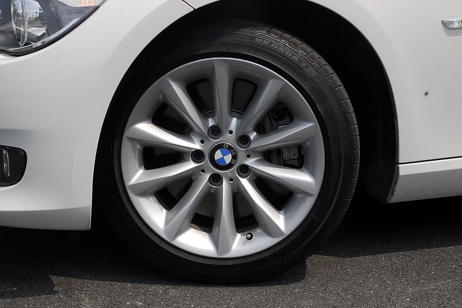 进口宝马3系双门轿跑车与双门敞篷车