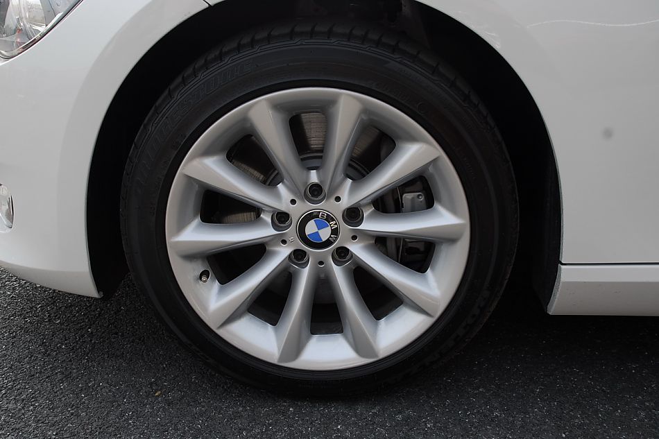 进口宝马3系双门轿跑车与双门敞篷车