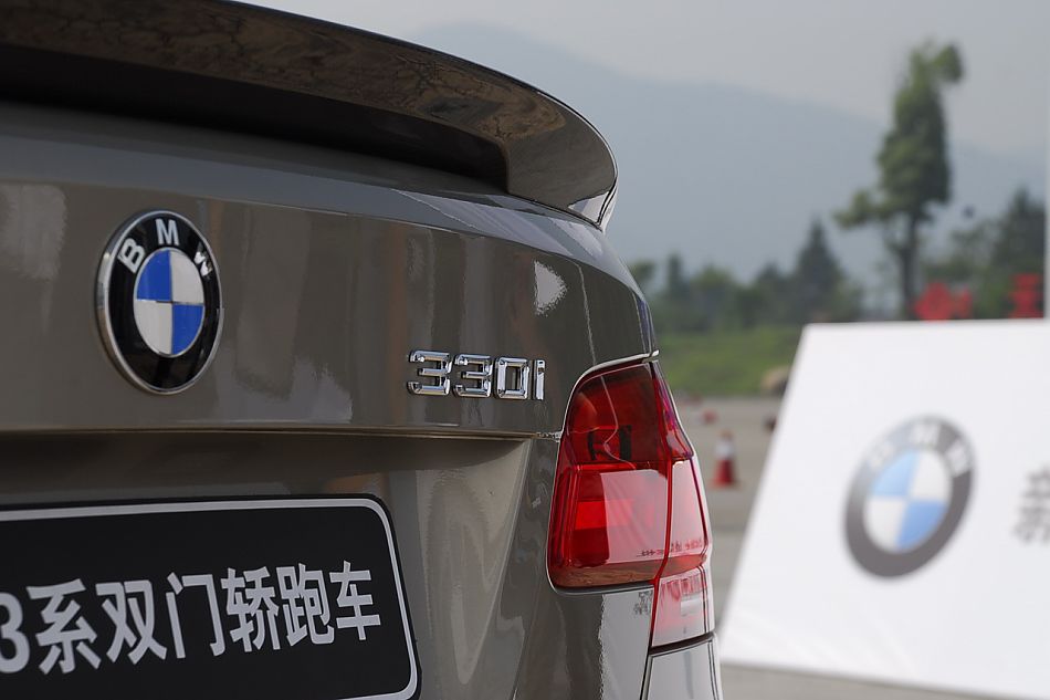 进口宝马3系双门轿跑车与双门敞篷车