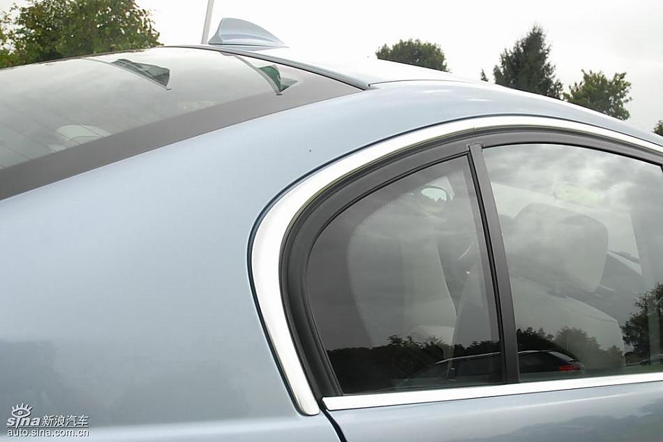 09款宝马3系轿车外观