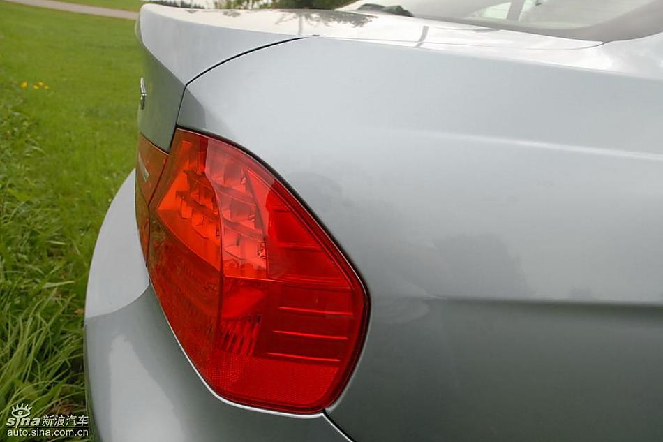 09款宝马3系轿车外观