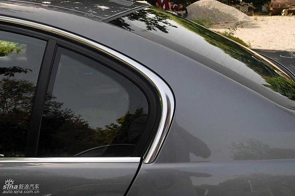 09款宝马3系轿车外观