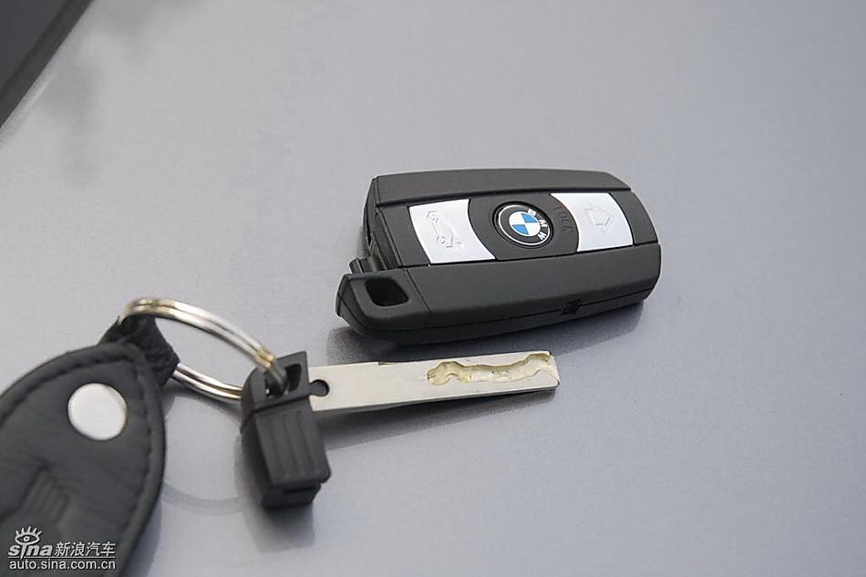 09款宝马3系轿车钥匙