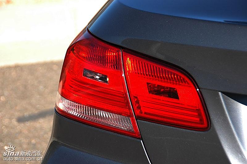 宝马335i敞篷轿车尾灯