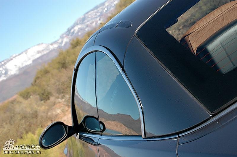 宝马335i敞篷轿车左侧线条