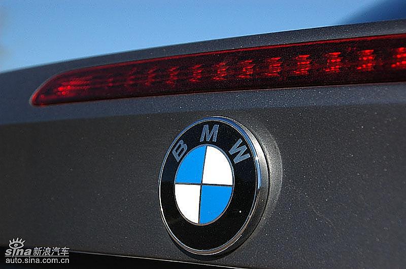 宝马335i敞篷轿车车标