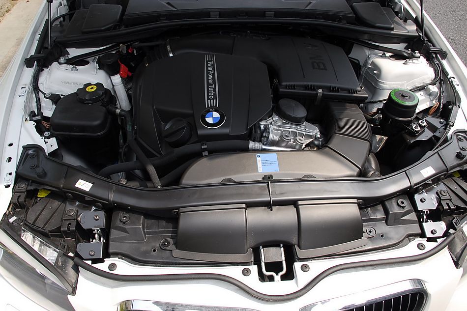 进口宝马3系双门轿跑车与双门敞篷车