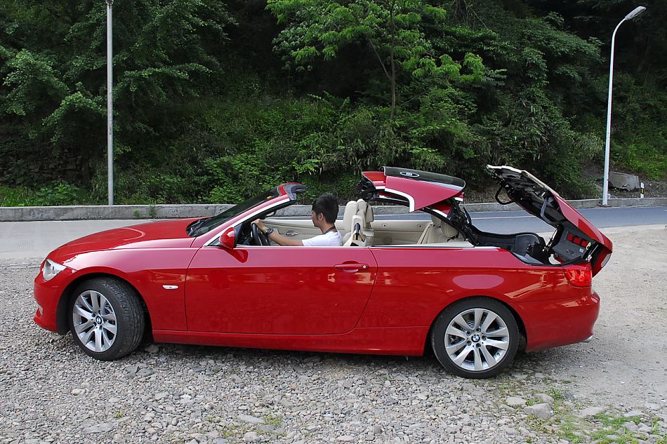 进口宝马3系双门轿跑车与双门敞篷车