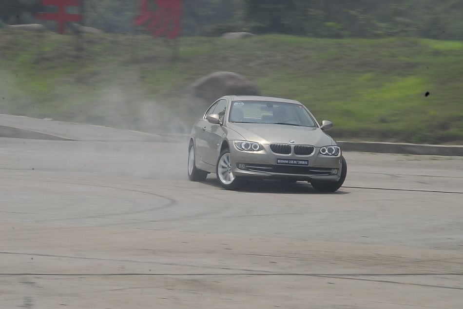 进口宝马3系双门轿跑车与双门敞篷车