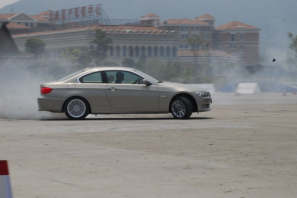 进口宝马3系双门轿跑车与双门敞篷车