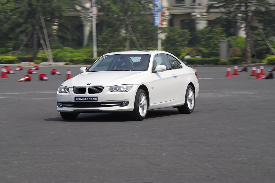 进口宝马3系双门轿跑车与双门敞篷车
