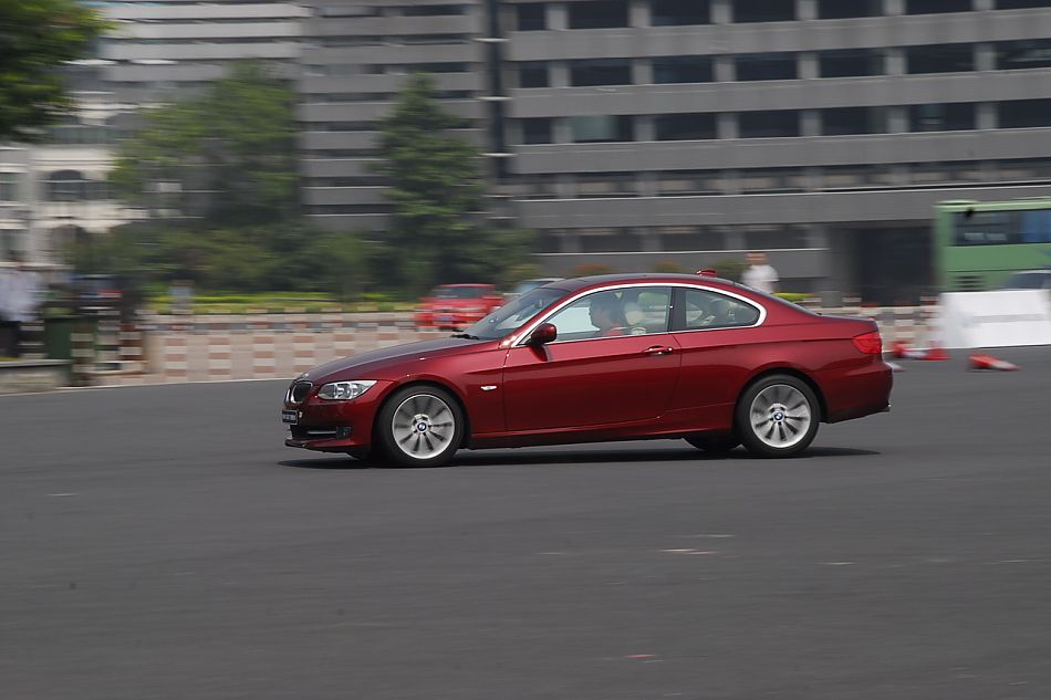 进口宝马3系双门轿跑车与双门敞篷车