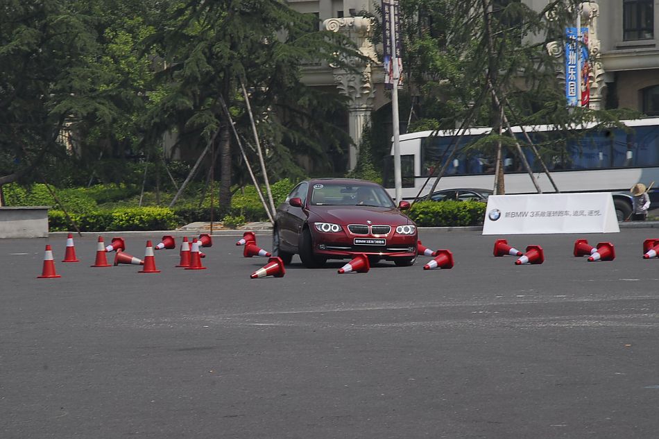 进口宝马3系双门轿跑车与双门敞篷车