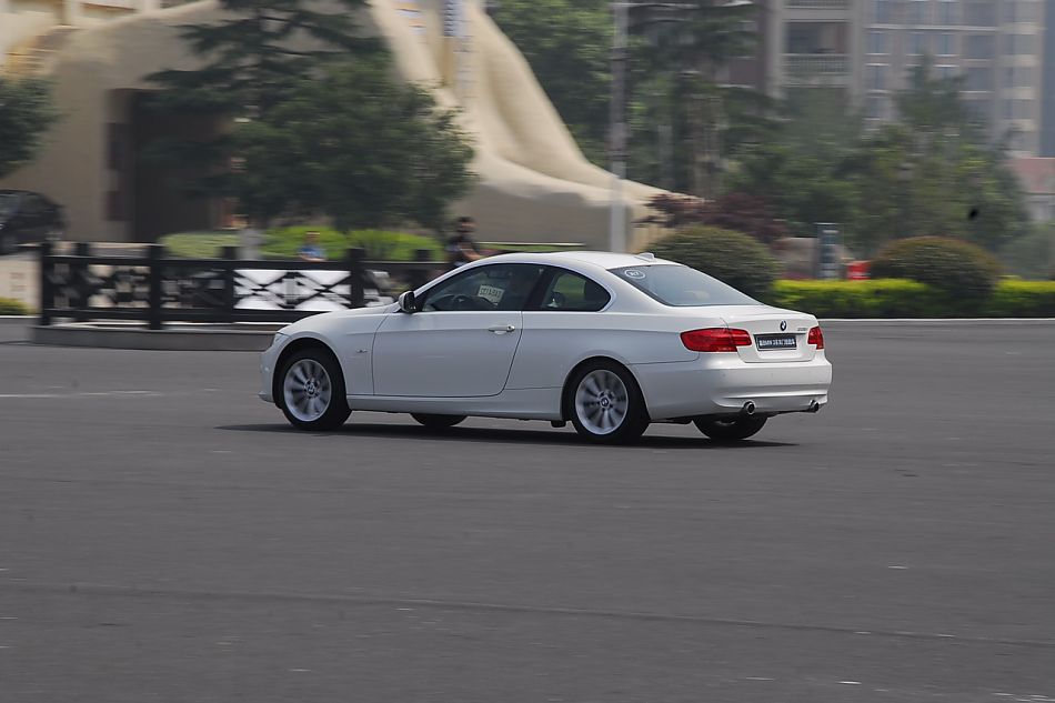 进口宝马3系双门轿跑车与双门敞篷车