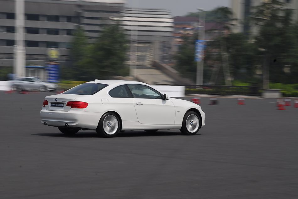 进口宝马3系双门轿跑车与双门敞篷车