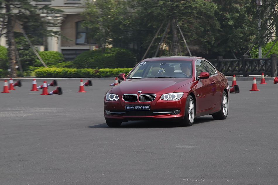 进口宝马3系双门轿跑车与双门敞篷车