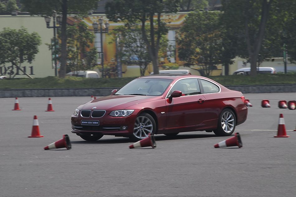 进口宝马3系双门轿跑车与双门敞篷车