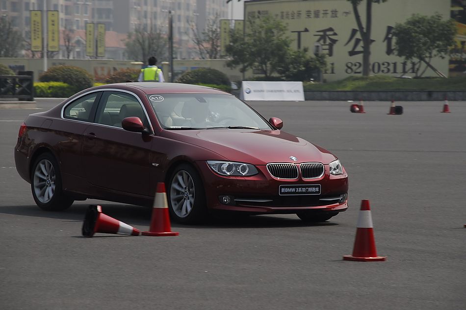 进口宝马3系双门轿跑车与双门敞篷车