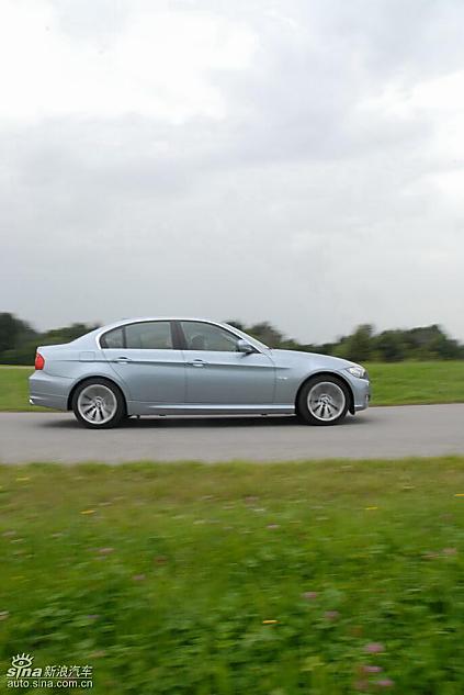 09款宝马3系轿车行驶动态