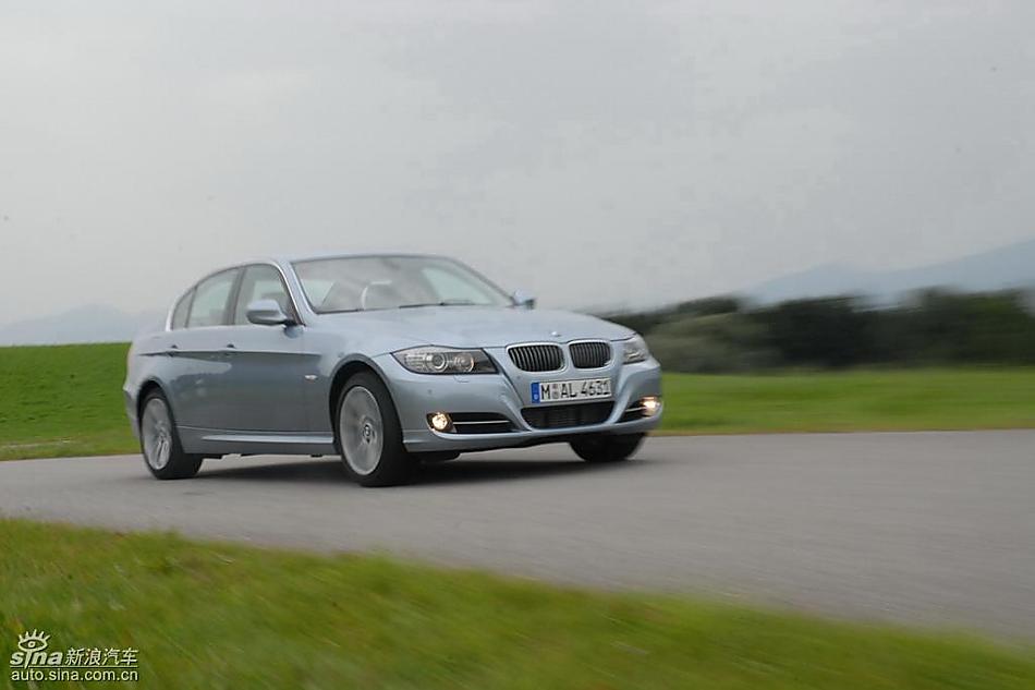 09款宝马3系轿车行驶动态
