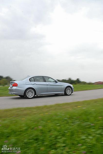 09款宝马3系轿车行驶动态