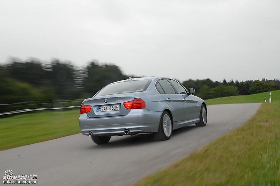 09款宝马3系轿车行驶动态