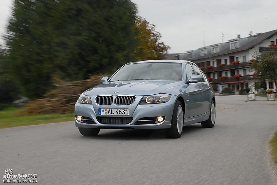09款宝马3系轿车行驶动态
