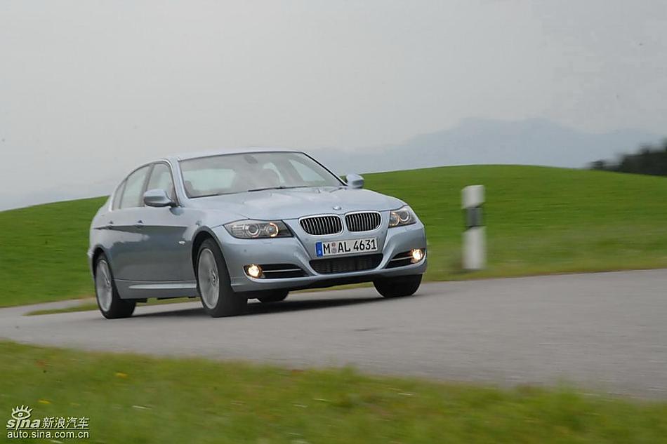 09款宝马3系轿车行驶动态