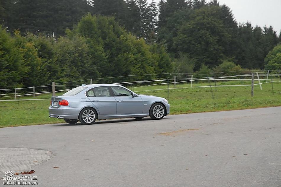 09款宝马3系轿车行驶动态