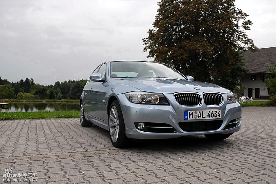 09款宝马3系轿车行驶动态