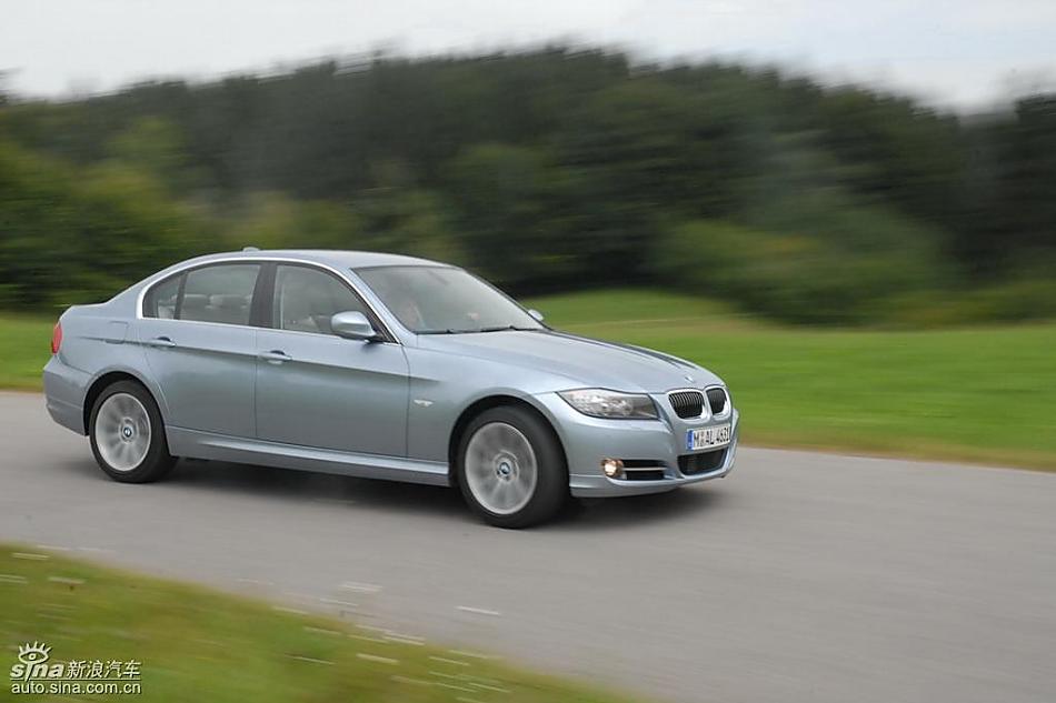 09款宝马3系轿车行驶动态