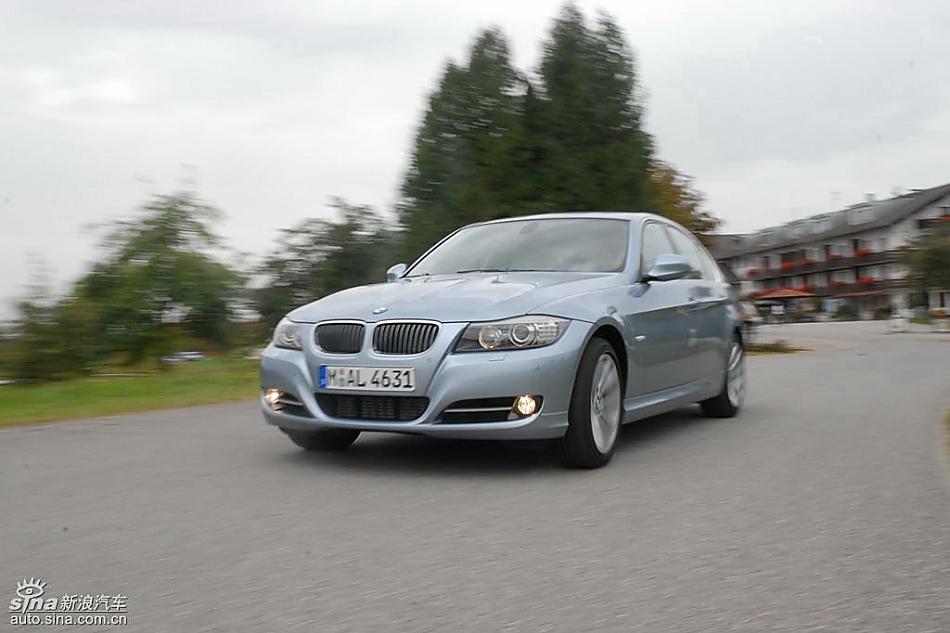 09款宝马3系轿车行驶动态