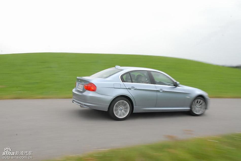 09款宝马3系轿车行驶动态