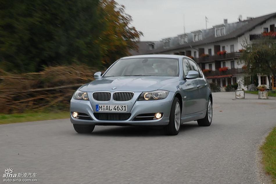 09款宝马3系轿车行驶动态