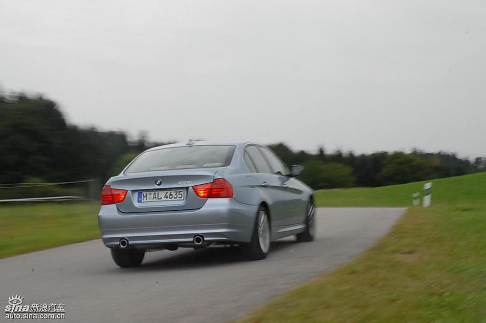 09款宝马3系轿车行驶动态