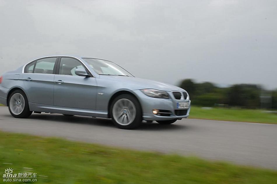 09款宝马3系轿车行驶动态