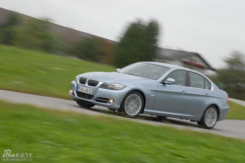 09款宝马3系轿车行驶动态