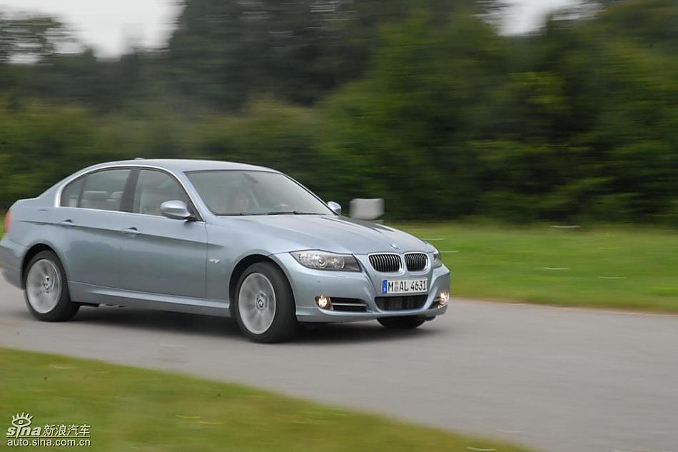 09款宝马3系轿车行驶动态
