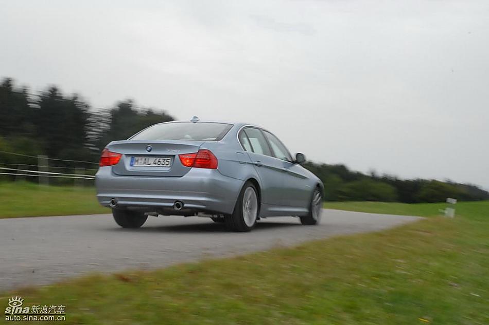 09款宝马3系轿车行驶动态