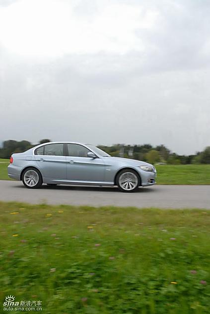 09款宝马3系轿车行驶动态