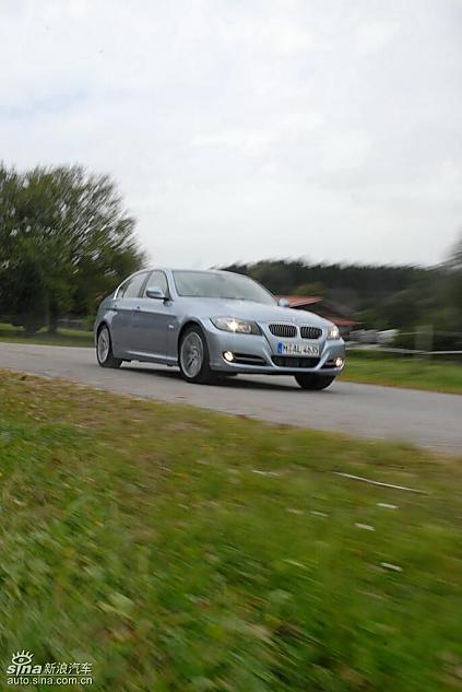 09款宝马3系轿车行驶动态