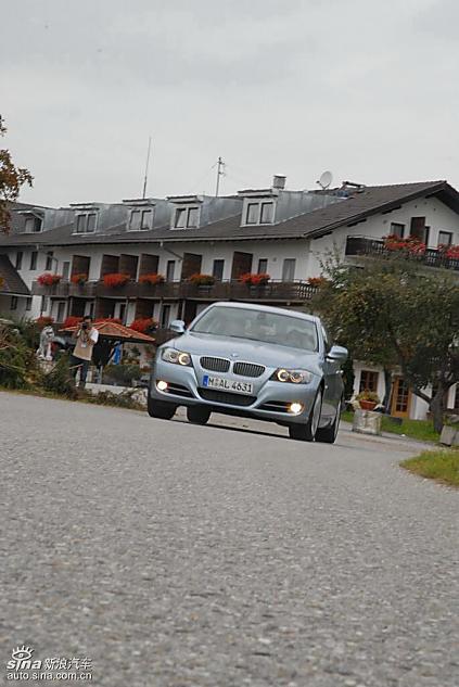 09款宝马3系轿车行驶动态