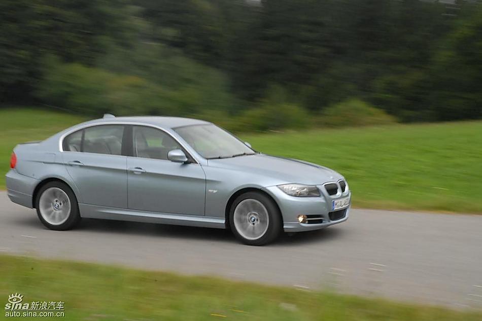 09款宝马3系轿车行驶动态