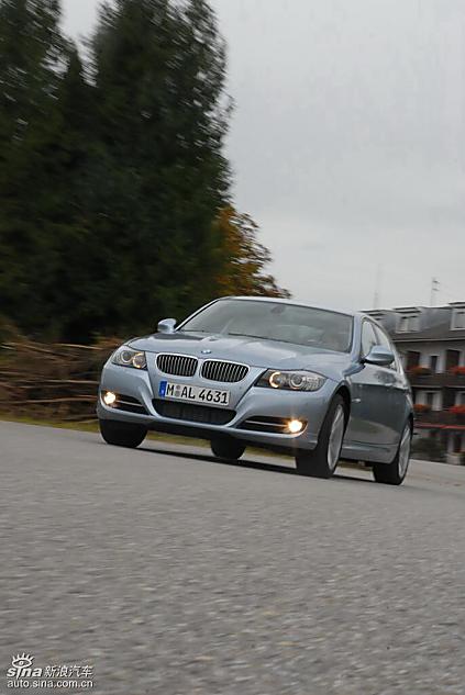 09款宝马3系轿车行驶动态