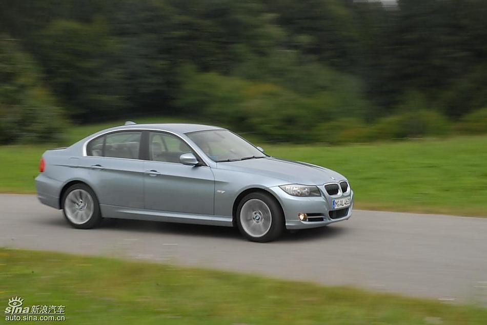 09款宝马3系轿车行驶动态